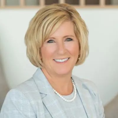 Terhi Roach, Analyst, Consulting Services